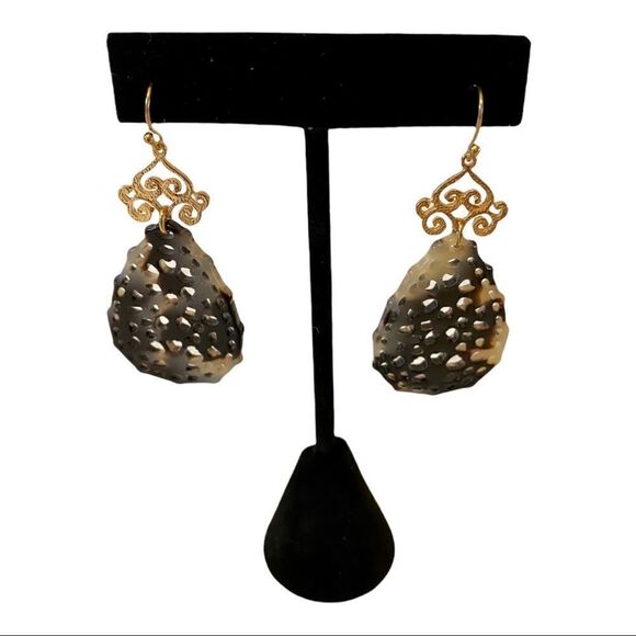 Vintage Earth Tone Lace Inspired Lightweight Tear Drop Earrings. - Picture 5 of 6